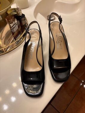 Beautiful Salvatore Ferragamo Black Patent Leather Open-Toe Slingback Mules